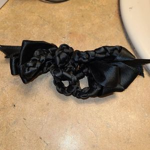 Black bow hair clip